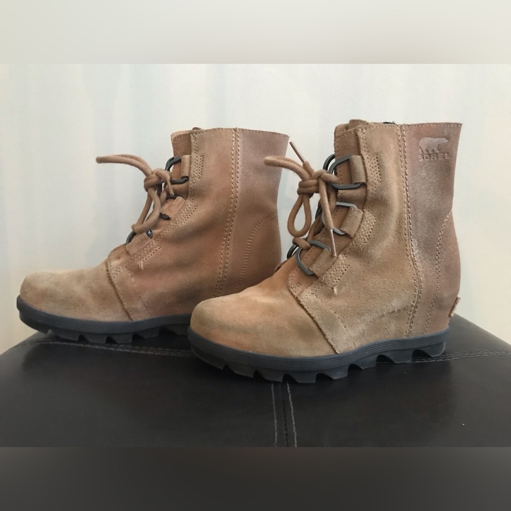 SOREL Inclined Boots. Size 2 (see photo). BUNDLE AND SAVE!!!!